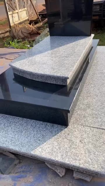 Monument bicolore granit gris et noir